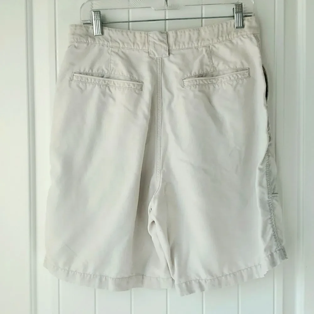 Tommy Bahama mens shorts, size 32